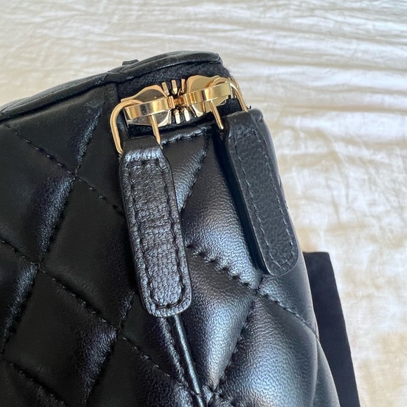 Chanel Lambskin Small Vanity Case with Chain Black Leather Gold Hardware - Picture 5 of 8